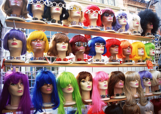 横浜、川崎、神奈川県、東京都を主要な活動拠点としている当行政書士・富樫眞一事務所は、第一に、廃棄物処理の許可取得、すなわち、産業廃棄物の許可取得及び一般廃棄物の許可取得、第二に、面倒な遺産相続手続の代理及び遺言作成のサポート、第三に薬局の開設許可を含めた運営サポート等に関して、お客様の立場に立ち、責任を持って、仕事を請け負わせていただいております。全ての業務に関して、代表の富樫行政書士が、お客様と直接相談し、納得頂いた内容について迅速・丁寧に対応いたします。代表の富樫行政書士は、国（環境省）及び地方自治体（川崎市）で長年、廃棄物行政を担当したスペシャリストであり、環境部門の技術士、薬学博士の資格を有し、廃棄物が環境に与える影響を科学的に考慮できる素養を併せ持ち、他の廃棄物業者との差別化を図る様々な提案と共に、許可取得後、次の新たな飛躍への提案もいたします。相続については、長年、研修を継続しながら実務経験も有しております。薬局運営サポートに関しては、同じ薬剤師としての立場から、地域の健康拠点作りを様々な観点から、様々なアイデアを提案し、全力でサポートします。廃棄物の許可取得業務、遺産相続業務、薬局運営業務は、正に真のスペシャリストとして、お客様の本位で、次の飛躍、新たな活動へ向け、有益な助言も併せてさせていただております。行政書士・富樫眞一代表は、誠実・信頼・安心を第一とし、お客様本位で、受託した仕事を、責任をもって対応いたします。定期的な報告とお客様との次の動きに向けた話し合いを欠かしません。この図は、そのような仕事に対する真摯な態度を表象した図です。