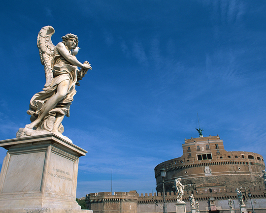 横浜、川崎、神奈川県、東京都を主要な活動拠点としている当行政書士・富樫眞一事務所は、第一に、廃棄物処理の許可取得、すなわち、産業廃棄物の許可取得及び一般廃棄物の許可取得、第二に、面倒な遺産相続手続の代理及び遺言作成のサポート、第三に薬局の開設許可を含めた運営サポート等に関して、お客様の立場に立ち、責任を持って、仕事を請け負わせていただいております。全ての業務に関して、代表の富樫行政書士が、お客様と直接相談し、納得頂いた内容について迅速・丁寧に対応いたします。代表の富樫行政書士は、国（環境省）及び地方自治体（川崎市）で長年、廃棄物行政を担当したスペシャリストであり、環境部門の技術士、薬学博士の資格を有し、廃棄物が環境に与える影響を科学的に考慮できる素養を併せ持ち、他の廃棄物業者との差別化を図る様々な提案と共に、許可取得後、次の新たな飛躍への提案もいたします。相続については、長年、研修を継続しながら実務経験も有しております。薬局運営サポートに関しては、同じ薬剤師としての立場から、地域の健康拠点作りを様々な観点から、様々なアイデアを提案し、全力でサポートします。廃棄物の許可取得業務、遺産相続業務、薬局運営業務は、正に真のスペシャリストとして、お客様の本位で、次の飛躍、新たな活動へ向け、有益な助言も併せてさせていただております。行政書士・富樫眞一代表は、誠実・信頼・安心を第一とし、お客様本位で、受託した仕事を、責任をもって対応いたします。定期的な報告とお客様との次の動きに向けた話し合いを欠かしません。この図は、そのような仕事に対する真摯な態度を表象した図です。