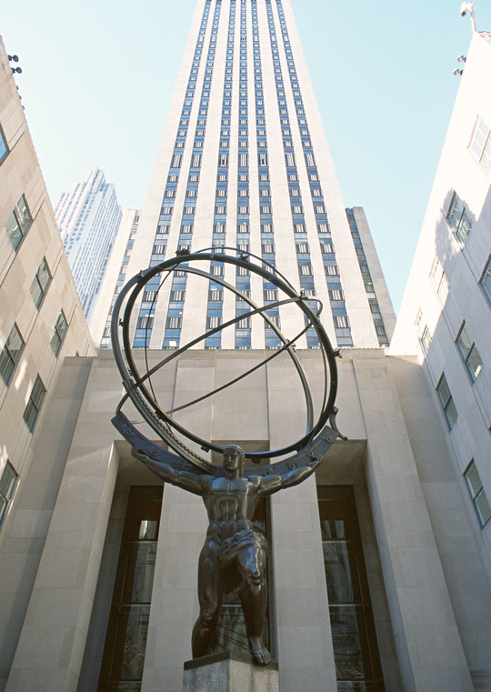 横浜、川崎、神奈川県、東京都を主要な活動拠点としている当行政書士・富樫眞一事務所は、第一に、廃棄物処理の許可取得、すなわち、産業廃棄物の許可取得及び一般廃棄物の許可取得、第二に、面倒な遺産相続手続の代理及び遺言作成のサポート、第三に薬局の開設許可を含めた運営サポート等に関して、お客様の立場に立ち、責任を持って、仕事を請け負わせていただいております。全ての業務に関して、代表の富樫行政書士が、お客様と直接相談し、納得頂いた内容について迅速・丁寧に対応いたします。代表の富樫行政書士は、国（環境省）及び地方自治体（川崎市）で長年、廃棄物行政を担当したスペシャリストであり、環境部門の技術士、薬学博士の資格を有し、廃棄物が環境に与える影響を科学的に考慮できる素養を併せ持ち、他の廃棄物業者との差別化を図る様々な提案と共に、許可取得後、次の新たな飛躍への提案もいたします。相続については、長年、研修を継続しながら実務経験も有しております。薬局運営サポートに関しては、同じ薬剤師としての立場から、地域の健康拠点作りを様々な観点から、様々なアイデアを提案し、全力でサポートします。廃棄物の許可取得業務、遺産相続業務、薬局運営業務は、正に真のスペシャリストとして、お客様の本位で、次の飛躍、新たな活動へ向け、有益な助言も併せてさせていただております。行政書士・富樫眞一代表は、誠実・信頼・安心を第一とし、お客様本位で、受託した仕事を、責任をもって対応いたします。定期的な報告とお客様との次の動きに向けた話し合いを欠かしません。この図は、そのような仕事に対する真摯な態度を表象した図です。