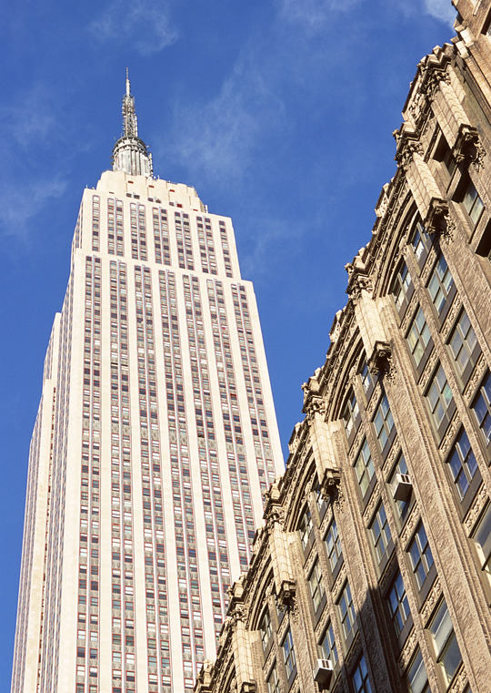 横浜、川崎、神奈川県、東京都を主要な活動拠点としている当行政書士・富樫眞一事務所は、第一に、廃棄物処理の許可取得、すなわち、産業廃棄物の許可取得及び一般廃棄物の許可取得、第二に、面倒な遺産相続手続の代理及び遺言作成のサポート、第三に薬局の開設許可を含めた運営サポート等に関して、お客様の立場に立ち、責任を持って、仕事を請け負わせていただいております。全ての業務に関して、代表の富樫行政書士が、お客様と直接相談し、納得頂いた内容について迅速・丁寧に対応いたします。代表の富樫行政書士は、国（環境省）及び地方自治体（川崎市）で長年、廃棄物行政を担当したスペシャリストであり、環境部門の技術士、薬学博士の資格を有し、廃棄物が環境に与える影響を科学的に考慮できる素養を併せ持ち、他の廃棄物業者との差別化を図る様々な提案と共に、許可取得後、次の新たな飛躍への提案もいたします。相続については、長年、研修を継続しながら実務経験も有しております。薬局運営サポートに関しては、同じ薬剤師としての立場から、地域の健康拠点作りを様々な観点から、様々なアイデアを提案し、全力でサポートします。廃棄物の許可取得業務、遺産相続業務、薬局運営業務は、正に真のスペシャリストとして、お客様の本位で、次の飛躍、新たな活動へ向け、有益な助言も併せてさせていただております。行政書士・富樫眞一代表は、誠実・信頼・安心を第一とし、お客様本位で、受託した仕事を、責任をもって対応いたします。定期的な報告とお客様との次の動きに向けた話し合いを欠かしません。この図は、そのような仕事に対する真摯な態度を表象した図です。