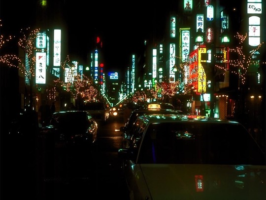 横浜、川崎、神奈川県、東京都を主要な活動拠点としている当行政書士・富樫眞一事務所は、第一に、廃棄物処理の許可取得、すなわち、産業廃棄物の許可取得及び一般廃棄物の許可取得、第二に、面倒な遺産相続手続の代理及び遺言作成のサポート、第三に薬局の開設許可を含めた運営サポート等に関して、お客様の立場に立ち、責任を持って、仕事を請け負わせていただいております。全ての業務に関して、代表の富樫行政書士が、お客様と直接相談し、納得頂いた内容について迅速・丁寧に対応いたします。代表の富樫行政書士は、国（環境省）及び地方自治体（川崎市）で長年、廃棄物行政を担当したスペシャリストであり、環境部門の技術士、薬学博士の資格を有し、廃棄物が環境に与える影響を科学的に考慮できる素養を併せ持ち、他の廃棄物業者との差別化を図る様々な提案と共に、許可取得後、次の新たな飛躍への提案もいたします。相続については、長年、研修を継続しながら実務経験も有しております。薬局運営サポートに関しては、同じ薬剤師としての立場から、地域の健康拠点作りを様々な観点から、様々なアイデアを提案し、全力でサポートします。廃棄物の許可取得業務、遺産相続業務、薬局運営業務は、正に真のスペシャリストとして、お客様の本位で、次の飛躍、新たな活動へ向け、有益な助言も併せてさせていただております。行政書士・富樫眞一代表は、誠実・信頼・安心を第一とし、お客様本位で、受託した仕事を、責任をもって対応いたします。定期的な報告とお客様との次の動きに向けた話し合いを欠かしません。この図は、そのような仕事に対する真摯な態度を表象した図です。