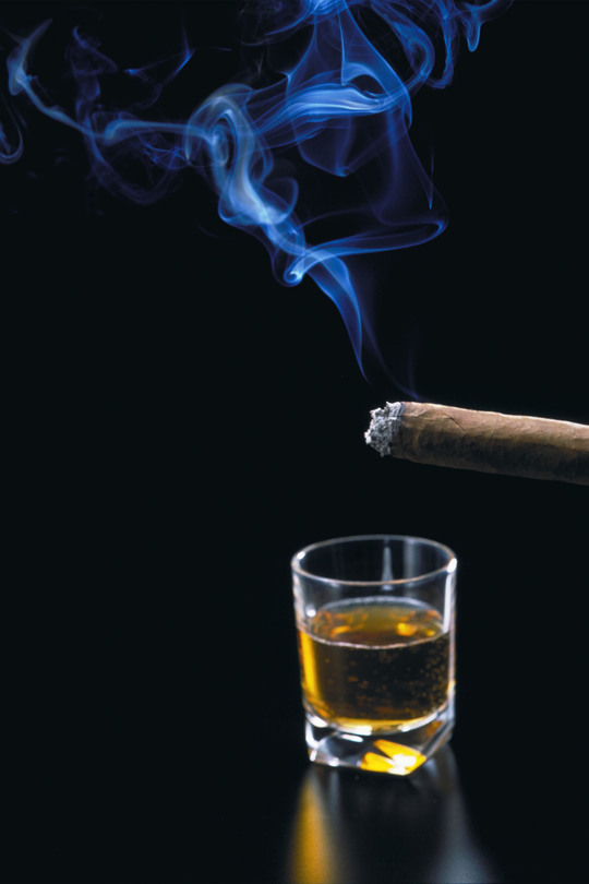 横浜、川崎、神奈川県、東京都を主要な活動拠点としている当行政書士・富樫眞一事務所は、第一に、廃棄物処理の許可取得、すなわち、産業廃棄物の許可取得及び一般廃棄物の許可取得、第二に、面倒な遺産相続手続の代理及び遺言作成のサポート、第三に薬局の開設許可を含めた運営サポート等に関して、お客様の立場に立ち、責任を持って、仕事を請け負わせていただいております。全ての業務に関して、代表の富樫行政書士が、お客様と直接相談し、納得頂いた内容について迅速・丁寧に対応いたします。代表の富樫行政書士は、国（環境省）及び地方自治体（川崎市）で長年、廃棄物行政を担当したスペシャリストであり、環境部門の技術士、薬学博士の資格を有し、廃棄物が環境に与える影響を科学的に考慮できる素養を併せ持ち、他の廃棄物業者との差別化を図る様々な提案と共に、許可取得後、次の新たな飛躍への提案もいたします。相続については、長年、研修を継続しながら実務経験も有しております。薬局運営サポートに関しては、同じ薬剤師としての立場から、地域の健康拠点作りを様々な観点から、様々なアイデアを提案し、全力でサポートします。廃棄物の許可取得業務、遺産相続業務、薬局運営業務は、正に真のスペシャリストとして、お客様の本位で、次の飛躍、新たな活動へ向け、有益な助言も併せてさせていただております。行政書士・富樫眞一代表は、誠実・信頼・安心を第一とし、お客様本位で、受託した仕事を、責任をもって対応いたします。定期的な報告とお客様との次の動きに向けた話し合いを欠かしません。この図は、そのような仕事に対する真摯な態度を表象した図です。