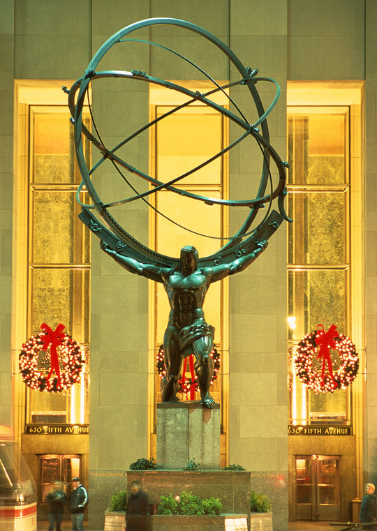 横浜、川崎、神奈川県、東京都を主要な活動拠点としている当行政書士・富樫眞一事務所は、第一に、廃棄物処理の許可取得、すなわち、産業廃棄物の許可取得及び一般廃棄物の許可取得、第二に、面倒な遺産相続手続の代理及び遺言作成のサポート、第三に薬局の開設許可を含めた運営サポート等に関して、お客様の立場に立ち、責任を持って、仕事を請け負わせていただいております。全ての業務に関して、代表の富樫行政書士が、お客様と直接相談し、納得頂いた内容について迅速・丁寧に対応いたします。代表の富樫行政書士は、国（環境省）及び地方自治体（川崎市）で長年、廃棄物行政を担当したスペシャリストであり、環境部門の技術士、薬学博士の資格を有し、廃棄物が環境に与える影響を科学的に考慮できる素養を併せ持ち、他の廃棄物業者との差別化を図る様々な提案と共に、許可取得後、次の新たな飛躍への提案もいたします。相続については、長年、研修を継続しながら実務経験も有しております。薬局運営サポートに関しては、同じ薬剤師としての立場から、地域の健康拠点作りを様々な観点から、様々なアイデアを提案し、全力でサポートします。廃棄物の許可取得業務、遺産相続業務、薬局運営業務は、正に真のスペシャリストとして、お客様の本位で、次の飛躍、新たな活動へ向け、有益な助言も併せてさせていただております。行政書士・富樫眞一代表は、誠実・信頼・安心を第一とし、お客様本位で、受託した仕事を、責任をもって対応いたします。定期的な報告とお客様との次の動きに向けた話し合いを欠かしません。この図は、そのような仕事に対する真摯な態度を表象した図です。