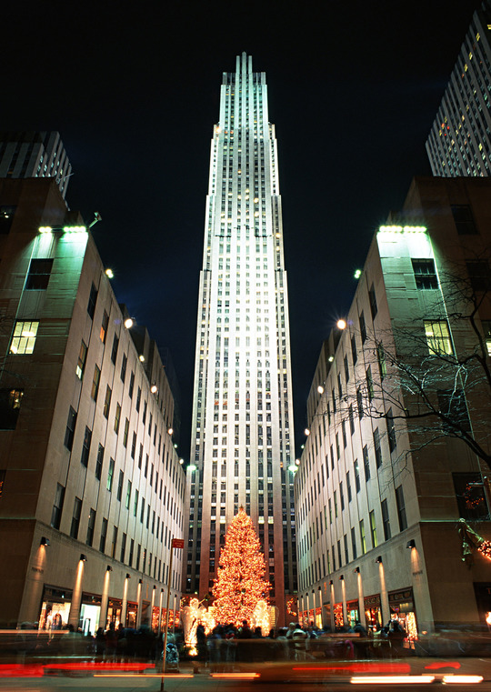 横浜、川崎、神奈川県、東京都を主要な活動拠点としている当行政書士・富樫眞一事務所は、第一に、廃棄物処理の許可取得、すなわち、産業廃棄物の許可取得及び一般廃棄物の許可取得、第二に、面倒な遺産相続手続の代理及び遺言作成のサポート、第三に薬局の開設許可を含めた運営サポート等に関して、お客様の立場に立ち、責任を持って、仕事を請け負わせていただいております。全ての業務に関して、代表の富樫行政書士が、お客様と直接相談し、納得頂いた内容について迅速・丁寧に対応いたします。代表の富樫行政書士は、国（環境省）及び地方自治体（川崎市）で長年、廃棄物行政を担当したスペシャリストであり、環境部門の技術士、薬学博士の資格を有し、廃棄物が環境に与える影響を科学的に考慮できる素養を併せ持ち、他の廃棄物業者との差別化を図る様々な提案と共に、許可取得後、次の新たな飛躍への提案もいたします。相続については、長年、研修を継続しながら実務経験も有しております。薬局運営サポートに関しては、同じ薬剤師としての立場から、地域の健康拠点作りを様々な観点から、様々なアイデアを提案し、全力でサポートします。廃棄物の許可取得業務、遺産相続業務、薬局運営業務は、正に真のスペシャリストとして、お客様の本位で、次の飛躍、新たな活動へ向け、有益な助言も併せてさせていただております。行政書士・富樫眞一代表は、誠実・信頼・安心を第一とし、お客様本位で、受託した仕事を、責任をもって対応いたします。定期的な報告とお客様との次の動きに向けた話し合いを欠かしません。この図は、そのような仕事に対する真摯な態度を表象した図です。