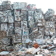 横浜、川崎、神奈川県、東京都を主要な活動拠点としている当行政書士・富樫眞一事務所は、第一に、廃棄物処理の許可取得、すなわち、産業廃棄物の許可取得及び一般廃棄物の許可取得、第二に、面倒な遺産相続手続の代理及び遺言作成のサポート、第三に薬局の開設許可を含めた運営サポート等に関して、お客様の立場に立ち、責任を持って、仕事を請け負わせていただいております。全ての業務に関して、代表の富樫行政書士が、お客様と直接相談し、納得頂いた内容について迅速・丁寧に対応いたします。代表の富樫行政書士は、国（環境省）及び地方自治体（川崎市）で長年、廃棄物行政を担当したスペシャリストであり、環境部門の技術士、薬学博士の資格を有し、廃棄物が環境に与える影響を科学的に考慮できる素養を併せ持ち、他の廃棄物業者との差別化を図る様々な提案と共に、許可取得後、次の新たな飛躍への提案もいたします。相続については、長年、研修を継続しながら実務経験も有しております。薬局運営サポートに関しては、同じ薬剤師としての立場から、地域の健康拠点作りを様々な観点から、様々なアイデアを提案し、全力でサポートします。廃棄物の許可取得業務、遺産相続業務、薬局運営業務は、正に真のスペシャリストとして、お客様の本位で、次の飛躍、新たな活動へ向け、有益な助言も併せてさせていただております。行政書士・富樫眞一代表は、誠実・信頼・安心を第一とし、お客様本位で、受託した仕事を、責任をもって対応いたします。定期的な報告とお客様との次の動きに向けた話し合いを欠かしません。この図は、そのような仕事に対する真摯な態度を表象した図です。