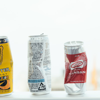 横浜、川崎、神奈川県、東京都を主要な活動拠点としている当行政書士・富樫眞一事務所は、第一に、廃棄物処理の許可取得、すなわち、産業廃棄物の許可取得及び一般廃棄物の許可取得、第二に、面倒な遺産相続手続の代理及び遺言作成のサポート、第三に薬局の開設許可を含めた運営サポート等に関して、お客様の立場に立ち、責任を持って、仕事を請け負わせていただいております。全ての業務に関して、代表の富樫行政書士が、お客様と直接相談し、納得頂いた内容について迅速・丁寧に対応いたします。代表の富樫行政書士は、国（環境省）及び地方自治体（川崎市）で長年、廃棄物行政を担当したスペシャリストであり、環境部門の技術士、薬学博士の資格を有し、廃棄物が環境に与える影響を科学的に考慮できる素養を併せ持ち、他の廃棄物業者との差別化を図る様々な提案と共に、許可取得後、次の新たな飛躍への提案もいたします。相続については、長年、研修を継続しながら実務経験も有しております。薬局運営サポートに関しては、同じ薬剤師としての立場から、地域の健康拠点作りを様々な観点から、様々なアイデアを提案し、全力でサポートします。廃棄物の許可取得業務、遺産相続業務、薬局運営業務は、正に真のスペシャリストとして、お客様の本位で、次の飛躍、新たな活動へ向け、有益な助言も併せてさせていただております。行政書士・富樫眞一代表は、誠実・信頼・安心を第一とし、お客様本位で、受託した仕事を、責任をもって対応いたします。定期的な報告とお客様との次の動きに向けた話し合いを欠かしません。この図は、そのような仕事に対する真摯な態度を表象した図です。